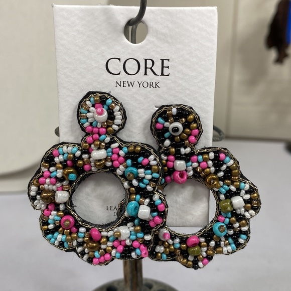 Scalloped edge multi colored seed bead earrings - Picture 4 of 4